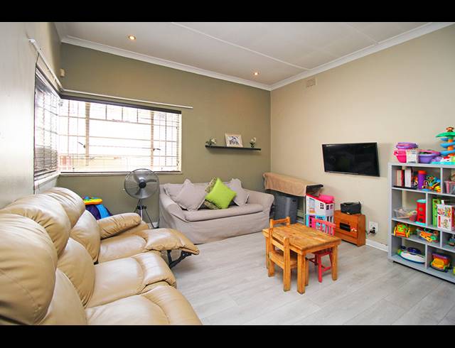 3 BEDROOM FREEHOLD FOR SALE IN HIGHLANDS NORTH